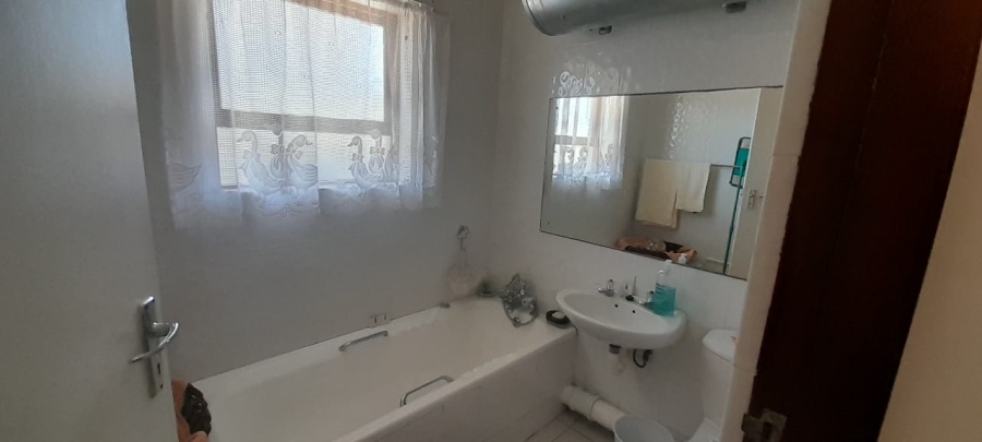 To Let 2 Bedroom Property for Rent in Wavecrest Eastern Cape
